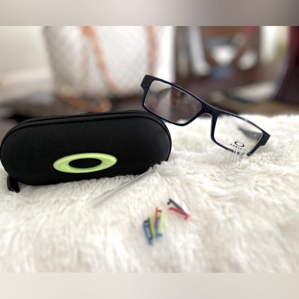 Brand new OAKLEY glasses
